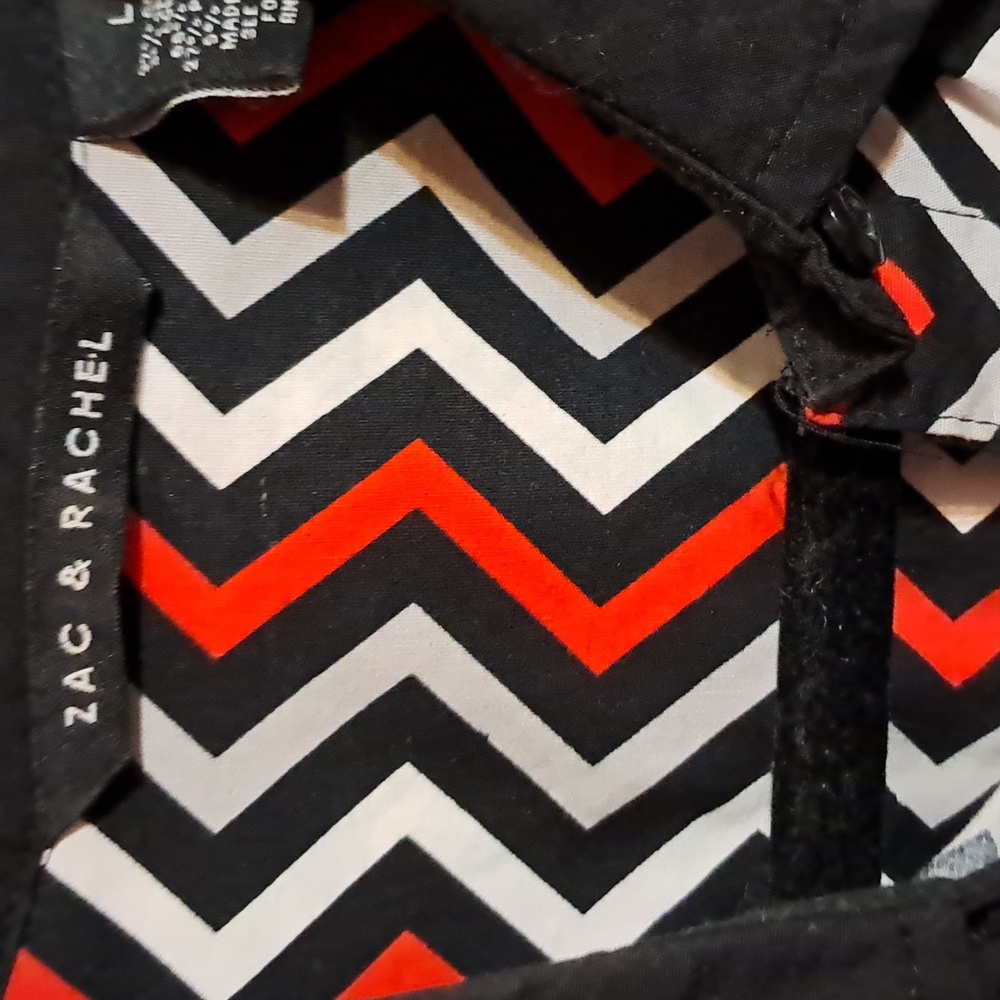 Zigzag Patterned Blouse with Black Collar - image 3